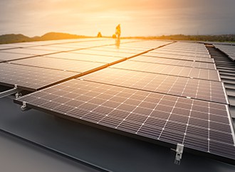 The Benefits of Pairing Solar Panels With LED Lighting Systems